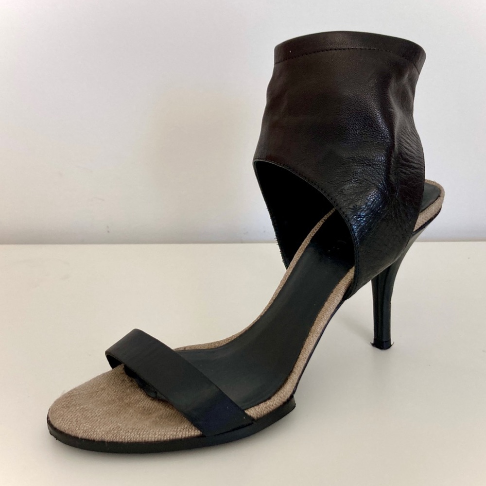 VINCE Encased Leather Ankle Sandal Heel 3 3/4”. Black, Size 8.